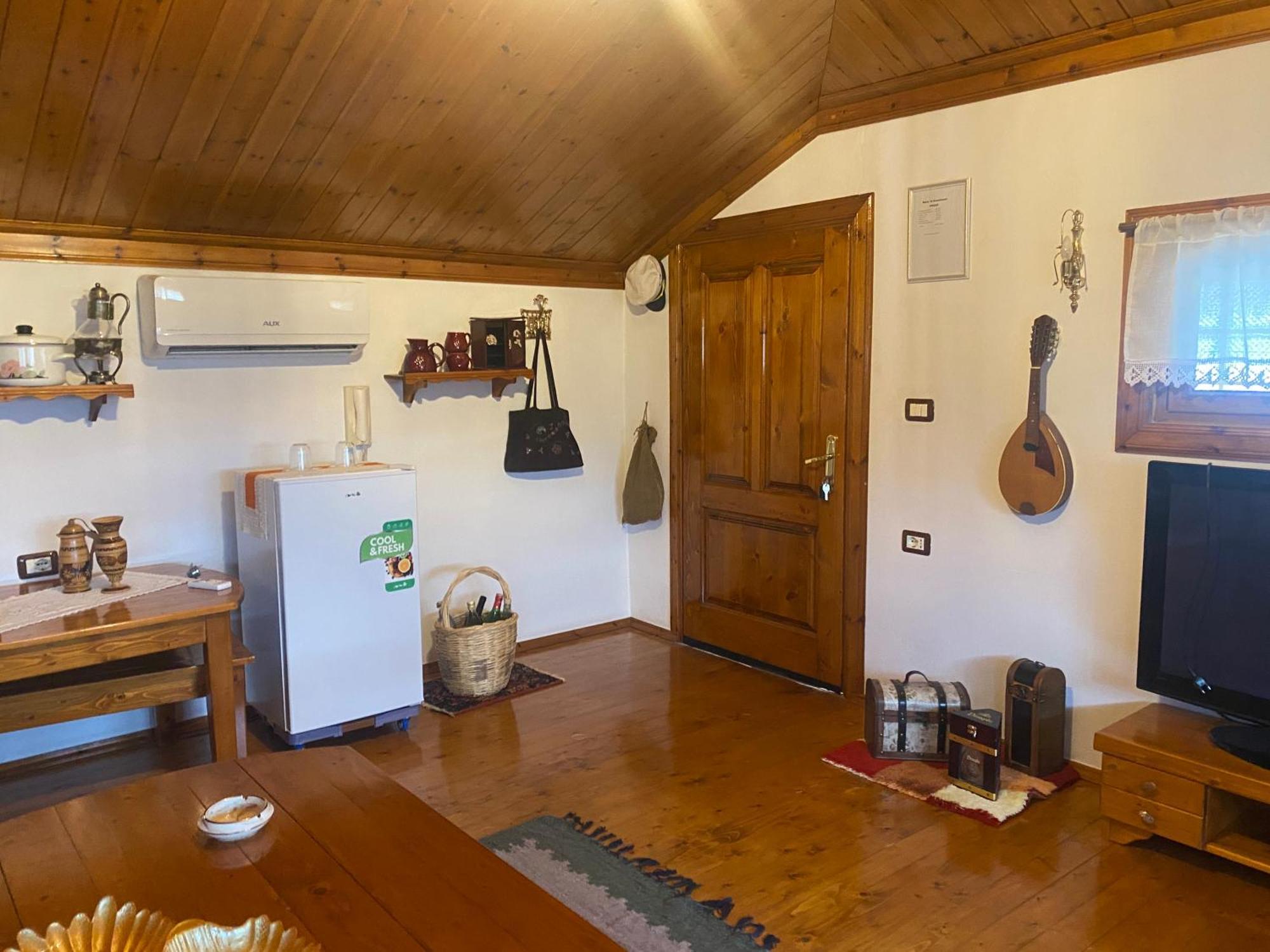 Raisa Guesthouse 12 Berat Exterior photo